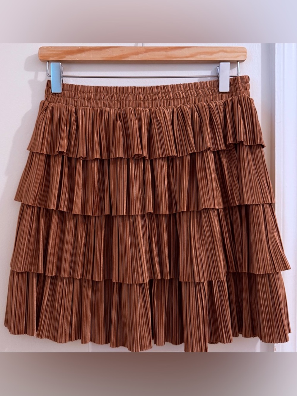 Ídem Ditto Tiered Pleat Mini Skirt in Bronze Brown
